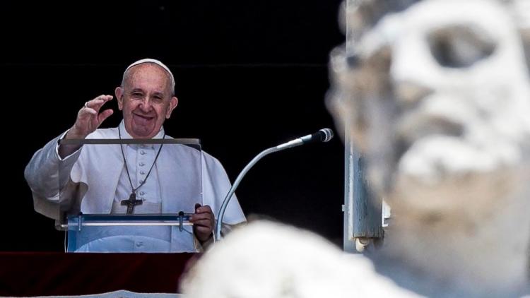Ángelus del Papa: La enfermedad más grave es el desamor