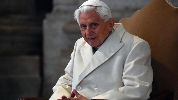 Benedicto XVI reiteró: "No hay dos Papas"