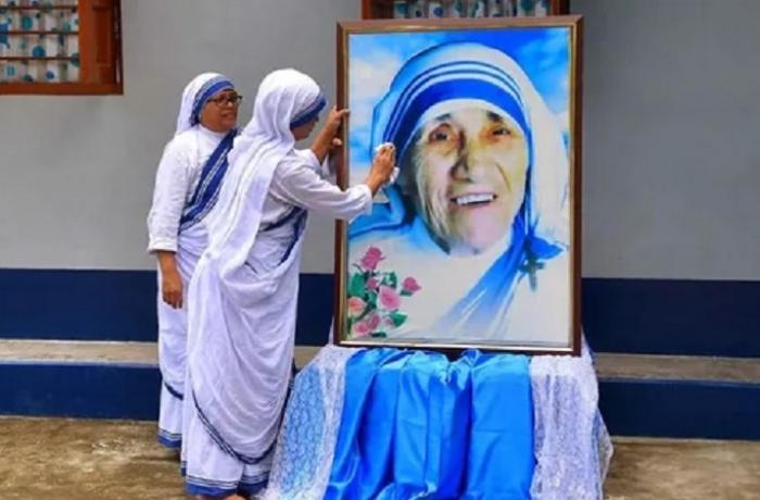 Calcuta, celebran el 111º aniversario del nacimiento de la Madre Teresa