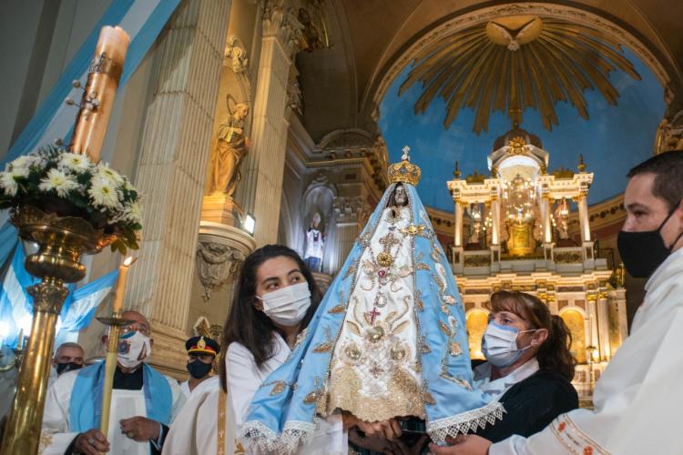Con la Bajada de la Virgen del Valle, Catamarca comenzó sus fiestas