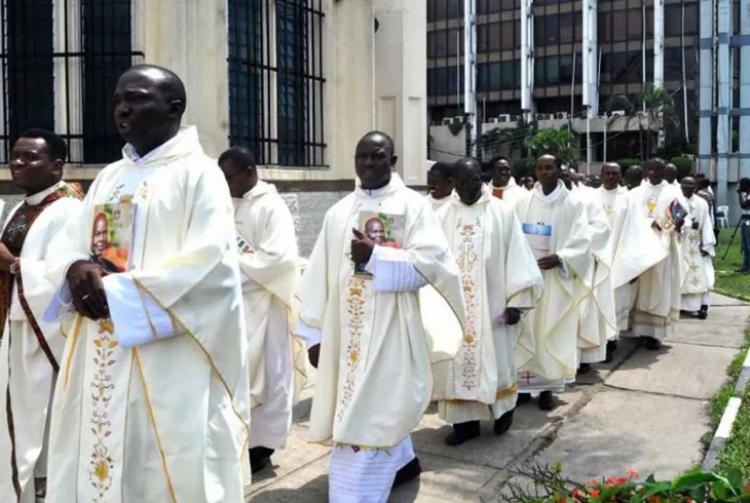 Crece el número de sacerdotes en África y Asia y disminuye en Europa y América