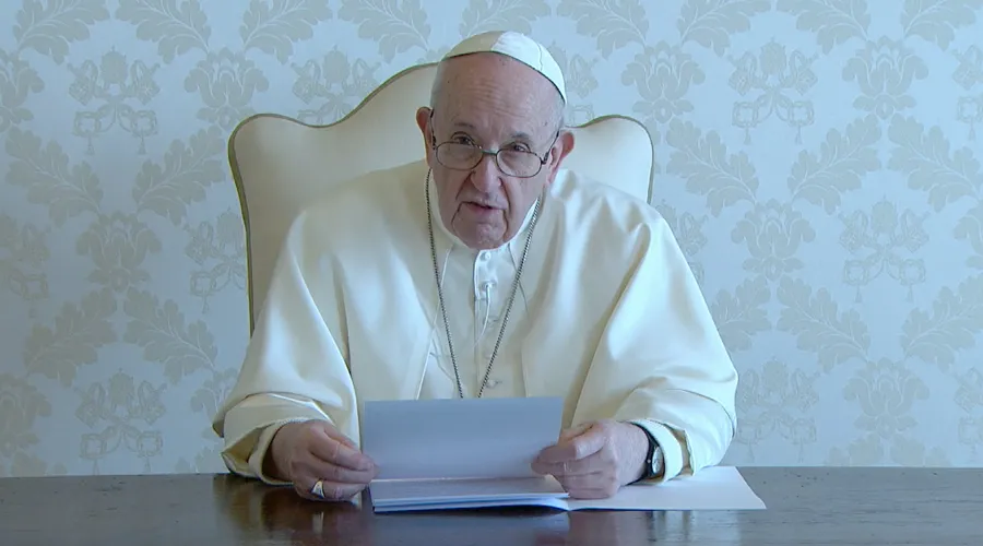 Sensibilizar sobre las grandes cuestiones de nuestro tiempo, pidió el Papa a la Universidad