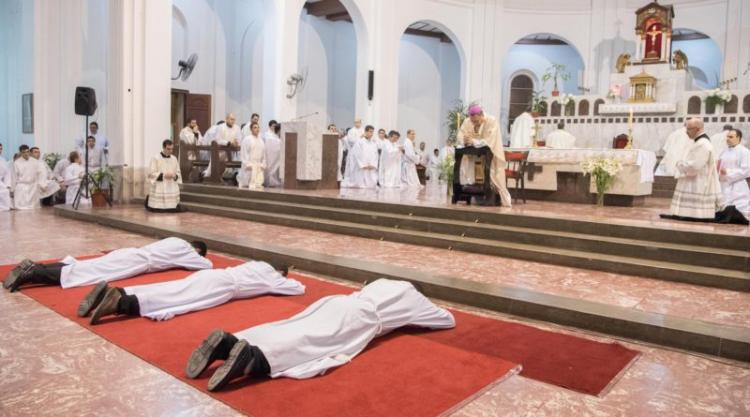 Dos nuevos sacerdotes y tres diáconos en la arquidiócesis de Rosario