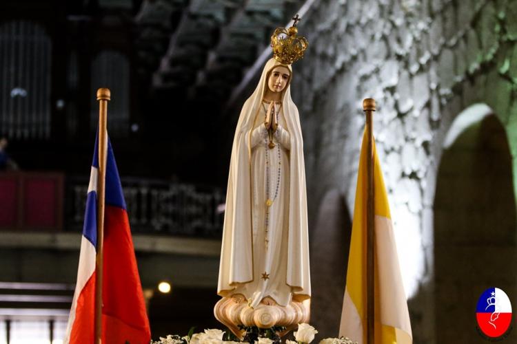 El arzobispo de Santiago corona hoy a la Virgen de Fátima que peregrina en Chile