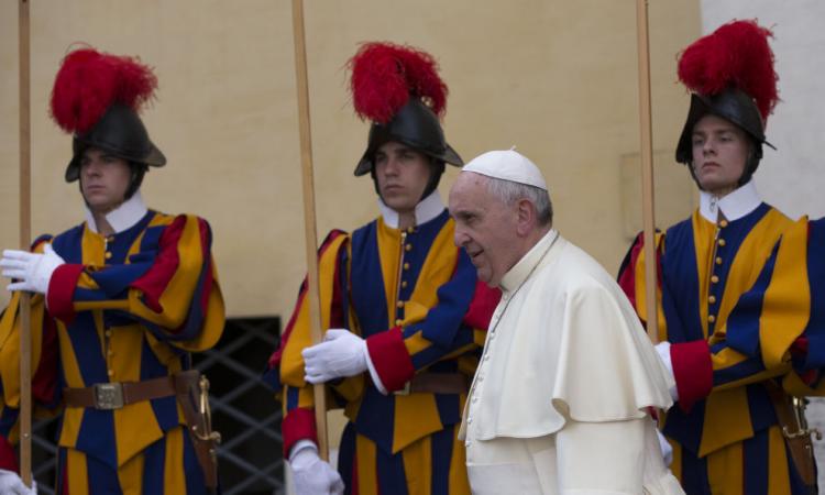 El Papa a la Guardia Suiza: "Gracias por su servicio especial"