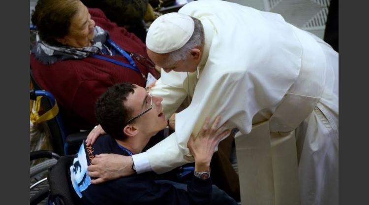 El Papa a las personas con discapacidad: "La Iglesia los ama y los necesita"