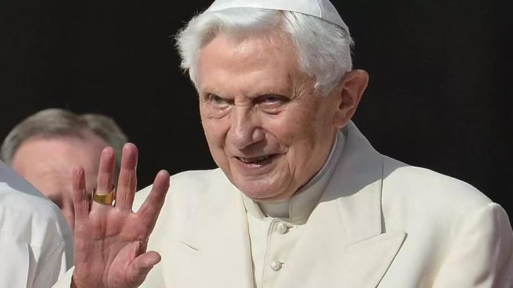El Papa agradece a Benedicto XVI por su "testimonio creíble" en el 70 aniversario de su sacerdocio