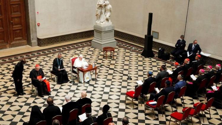 El Papa alentó a los líderes religiosos a dar mensajes de apertura y paz