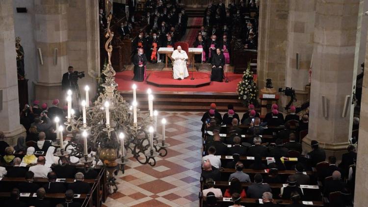 El Papa anima al clero eslovaco a construir una "Iglesia humilde como Jesús"