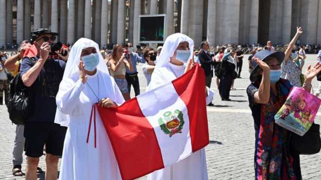 El Papa bendice al Perú que tiene nuevo presidente