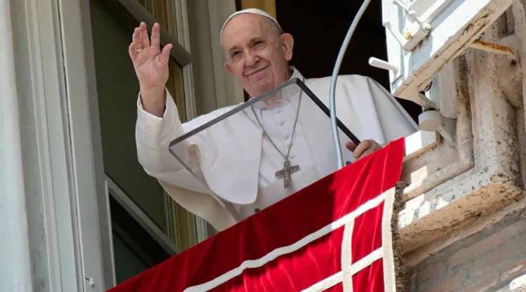 El Papa en el Ángelus: "Jesús nos infunde confianza, el bien crece en silencio"