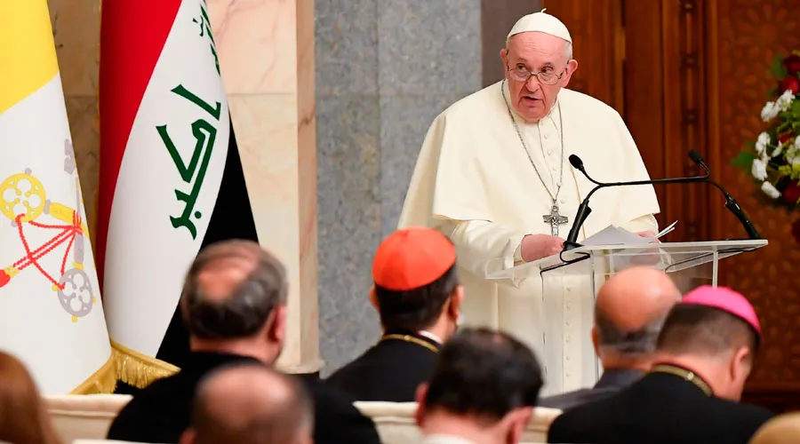 El Papa en Irak: "Que callen las armas y se dé voz a los artesanos de paz"