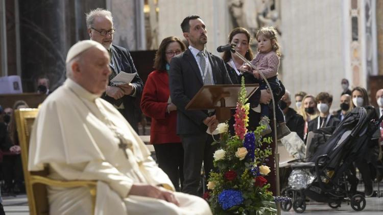 El Papa encomienda a María a toda la humanidad, duramente probada por la pandemia