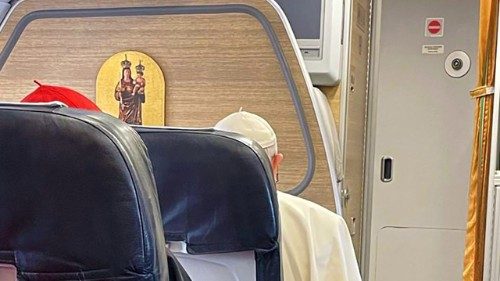 El papa Francisco emprendió su viaje a Chipre y Grecia