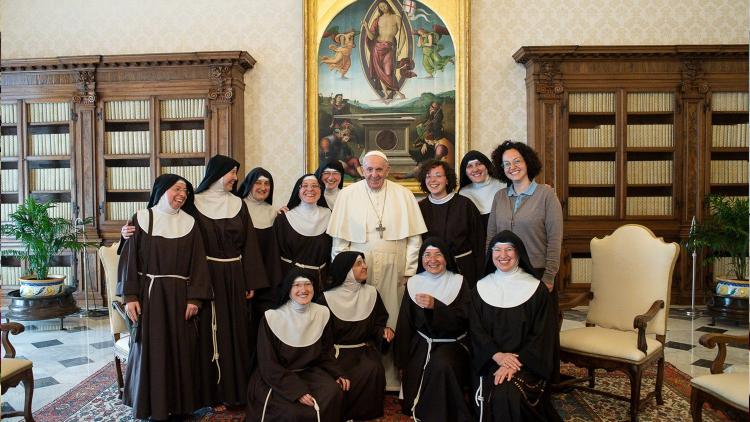 El Papa recibe a las monjas Clarisas que padecieron el terremoto de L'Aquila de 2009