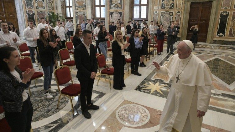 El Papa recibió a docentes y estudiantes del Instituto Ambrosoli