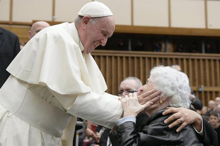 El Papa recuerda a los ancianos que son necesarios para reconstruir la humanidad