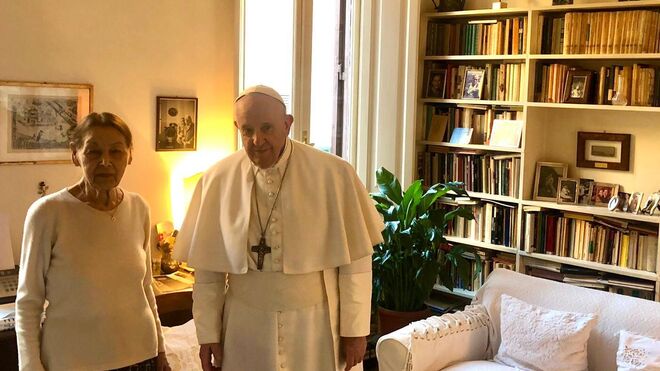 El Papa visita a Edith Bruck, sobreviviente del Holocausto