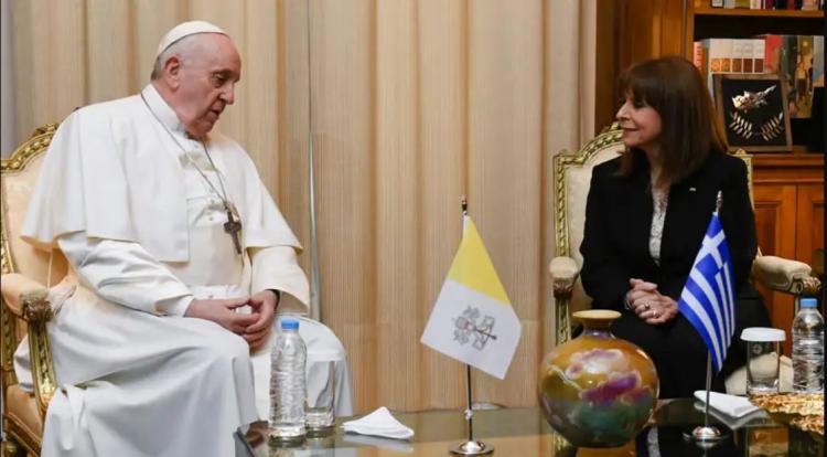 El Papa visitó a la presidenta de Grecia y al primer ministro en el Palacio Presidencial