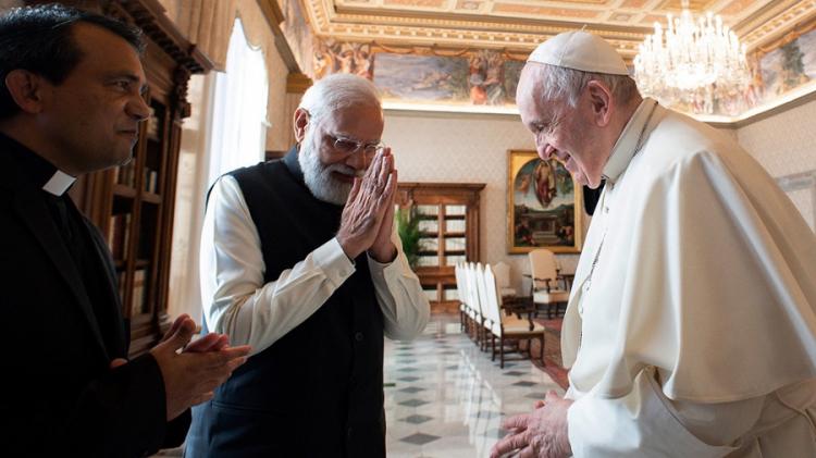 El primer ministro de la India invitó al papa Francisco a visitar su país