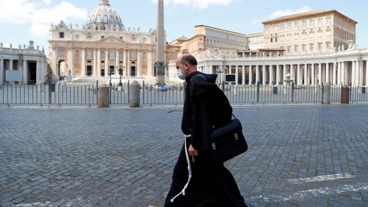 El Vaticano explica la importancia de vacunar a todo su personal