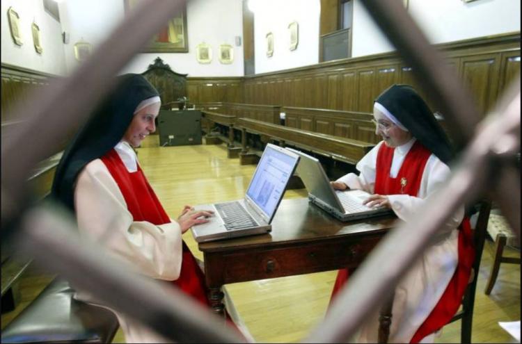 Vaticano: Con la enseñanza a distancia se puede llegar a las todas "las periferias"