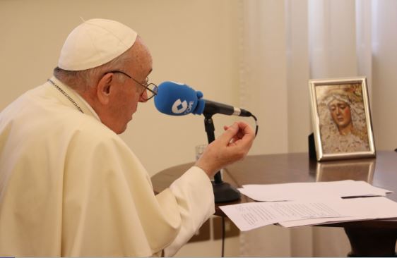 Entrevista a COPE: El Papa desmiente los rumores de renuncia tras su reciente operación