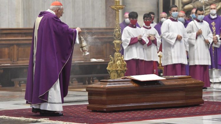 Exequias del Card. Martínez Somalo: "Amó a la Iglesia con inteligencia y bondad"