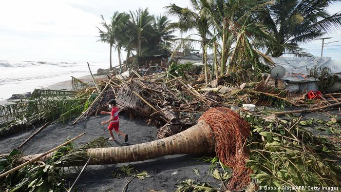 Filipinas: Una Navidad solidaria y cercana a las víctimas del tifón Odette