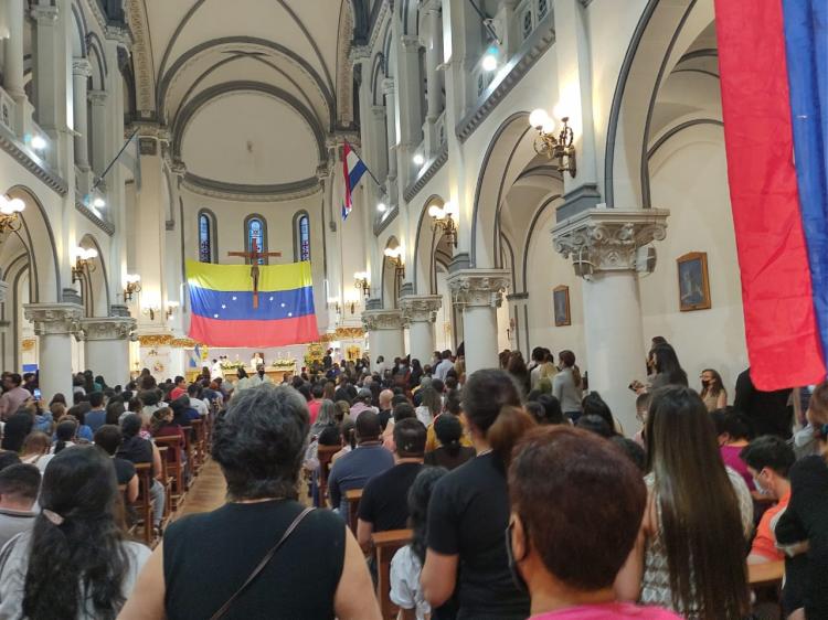 "La Chinita" convocó a una muchedumbre de fieles en Caballito