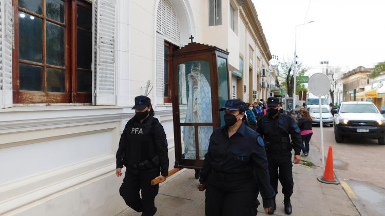 La Virgen del Rosario recorre Goya y visitó la delegación de la Policía Federal