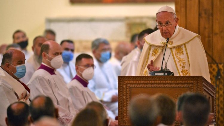 "Las Bienaventuranzas son para ti, que estás afligido, sediento de justicia y perseguido", dijo el Papa a los iraquíes.
