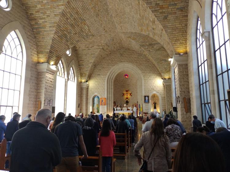 Misa en desagravio por la profanación de la catedral maronita