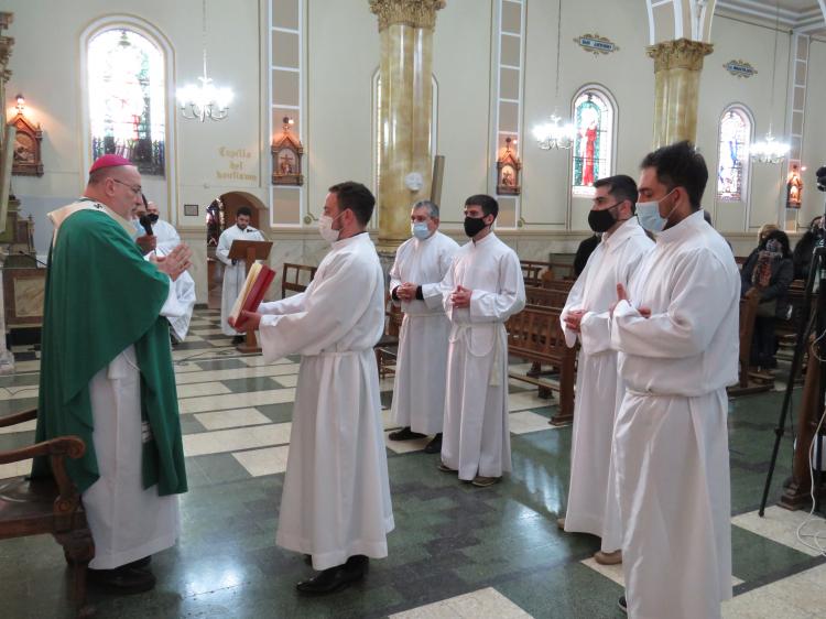 Mons. Azpiroz Costa confirió el Acolitado a cuatro seminaristas