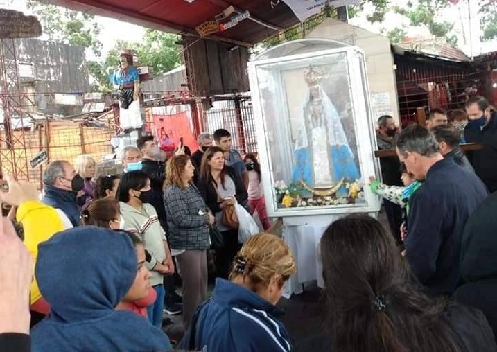 Mons. Canecín llevó la imagen peregrina de la Virgen de Itatí al predio de la Cruz Gil