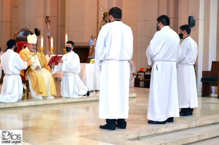 Mons. Domínguez admitió a tres jóvenes a las Sagradas Órdenes
