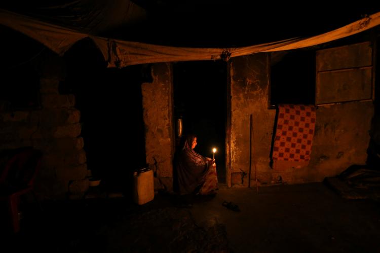 Mons. Gallagher le recordó a las Naciones Unidas que 759 millones de personas viven sin electricidad