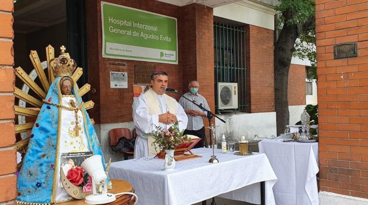 Mons. Margni visitó el Hospital Evita junto a la Pastoral de la Salud