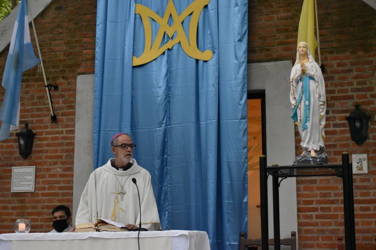 Mons. Medina en Lourdes: Como María, saber convertir el agua en buen vino