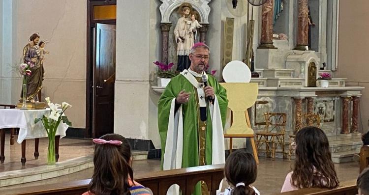 Mons. Scheinig reza por los fallecidos de covid en Alberti