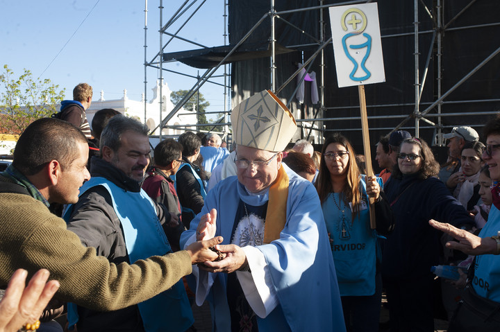 Mons. Vázquez se compromete a caminar junto a los laicos
