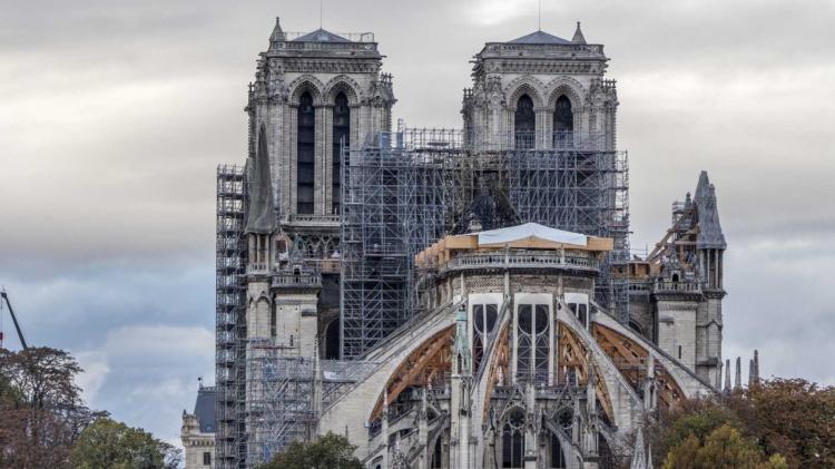 Notre Dame de París reabriría recién en 2024