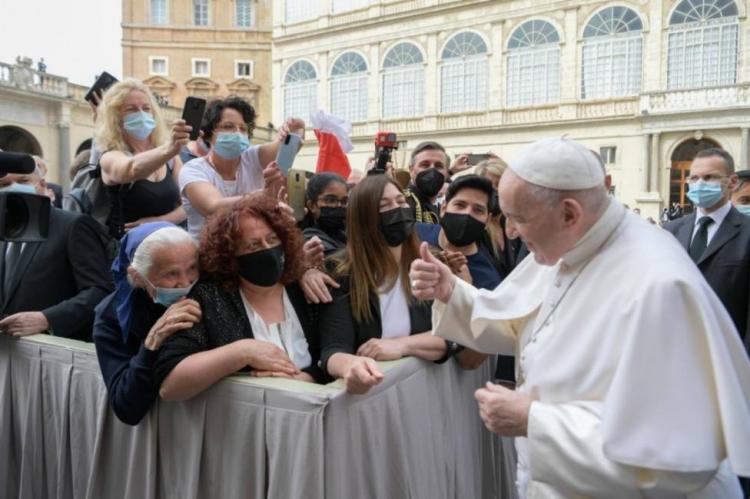 El Papa recuerda que Jesús reza siempre por cada uno de nosotros