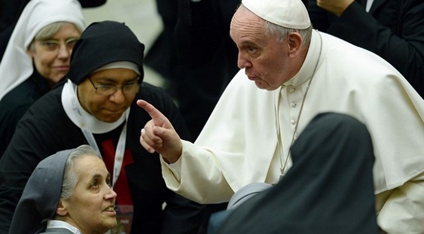 "Pónganse a tiro del Espíritu Santo", pidió el Papa a los consagrados