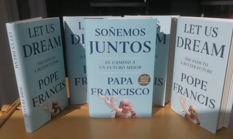 Presentan el libro "Soñemos juntos", del papa Francisco
