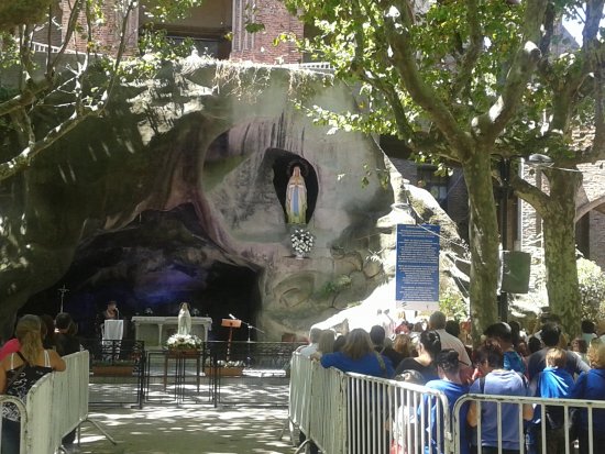 Santos Lugares celebra a Nuestra Señora de Lourdes
