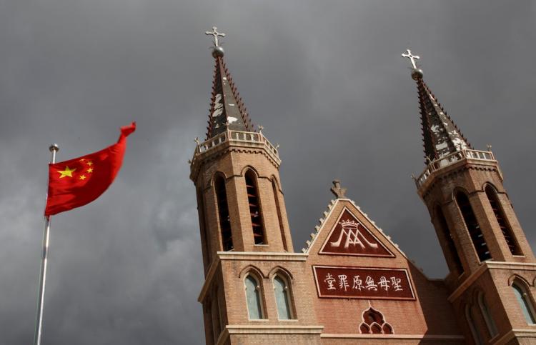 Un obispo, sacerdotes y seminaristas chinos arrestados y sometidos a "sesiones políticas"