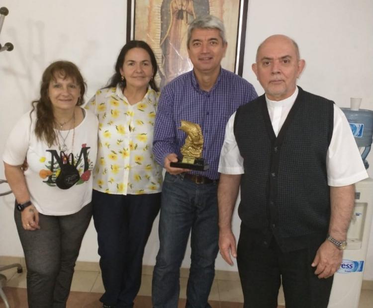 Un programa radial "Soldados de Dios" recibió un premio por su labor