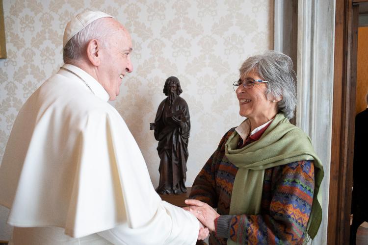 Una argentina, amiga del Papa, agradece al pontífice "sus bocanadas de oxígeno"