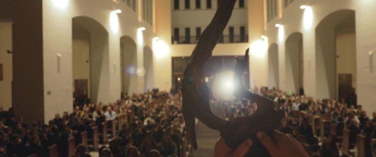 "Vivo", el documental que vuelve la mirada al centro de la fe